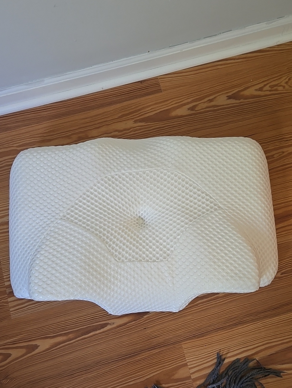 Contoured Memory Foam Pillow - White